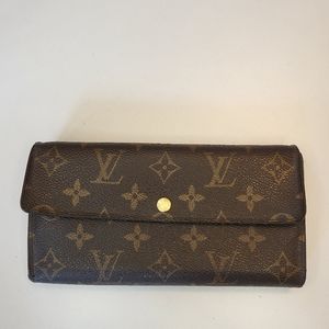 Authentic Sarah Wallet LV